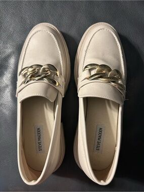 Steve Madden Cream Loafers with Oversized Gold Chain